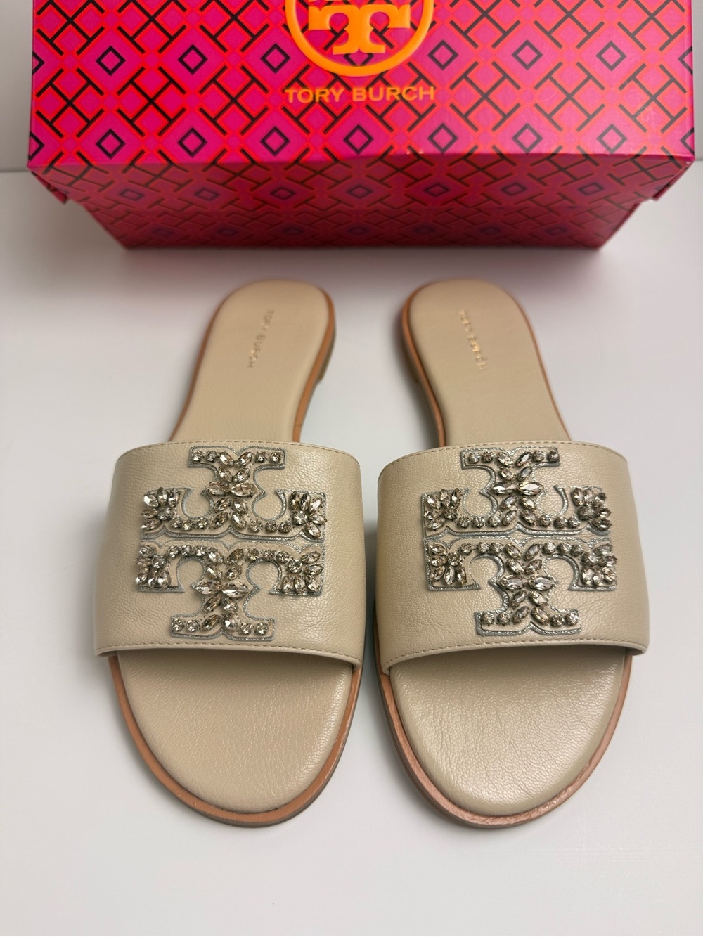 Tory Burch Everly Embellished Slide Sandals Dulce de Leche Crystal Logo Size 7‎